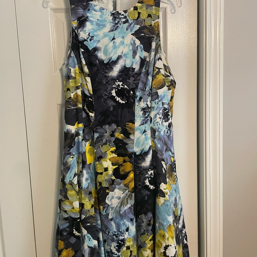 Maggie London ~ A Line Floral dress ~ EUC